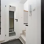Center Mezzanine Chmielna By Renters 华沙