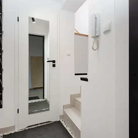 Center Mezzanine Chmielna By Renters 바르샤바